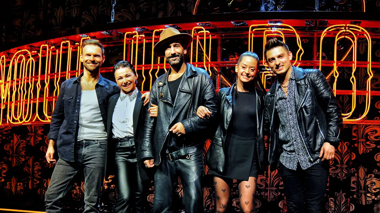 Vadim Garbuzov, Anastasia Stan, Massimo Sinató, Malika Dzumaev und Zsolt Sándor Cseke Vadim Garbuzov, Anastasia Stan, Massimo Sinató, Malika Dzumaev und Zsolt Sándor Cseke - Foto: Moulin Rouge! Das Musical