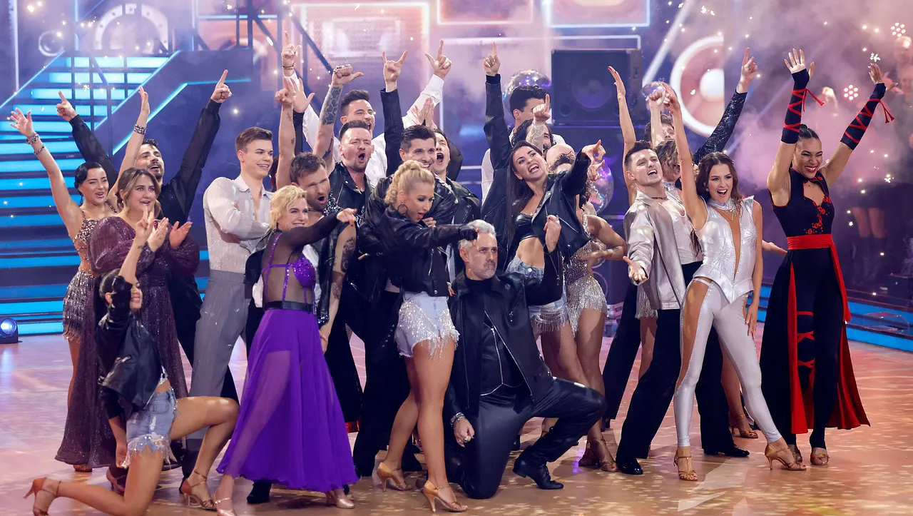 Let's Dance Stars feiern auf dem Parkett Lets Dance Stars feiern auf dem Parkett - Foto: IMAGO / Panama Pictures