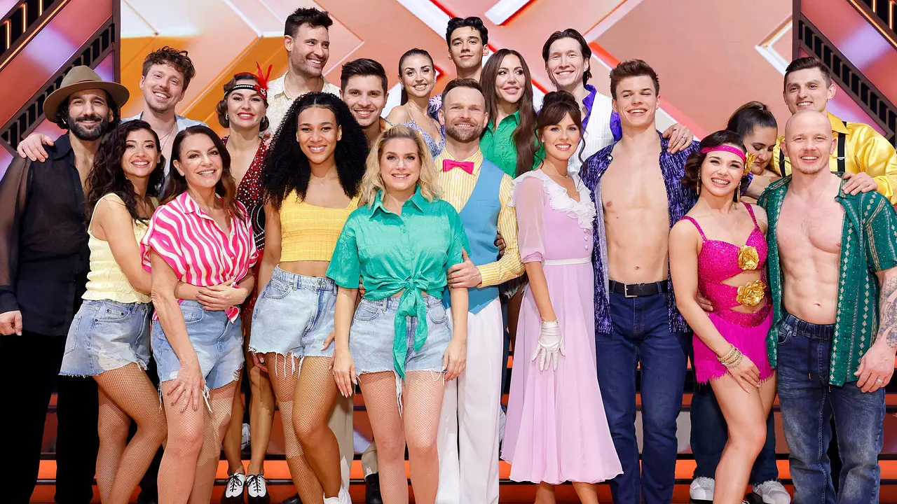 Let's Dance Stars lächeln in die Kamera Lets Dance Stars lächeln in die Kamera - Foto: IMAGO / Panama Pictures