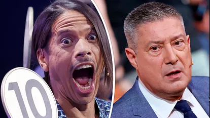 Collage: "Let's Dance"-Jury-Mitglieder Jorge Gonzalez reißt begeistert den Mund auf und hält die 10-Punkte-Kelle hoch, Joachim Llambi schaut ungläubig