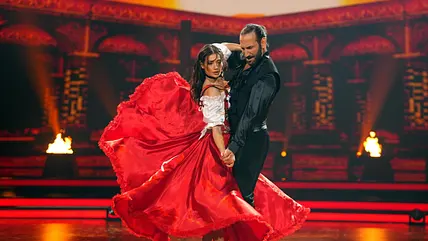 Zwischen Paola Maria und Massimo Sinató sprüühen bei "Let's Dance" die Funken!