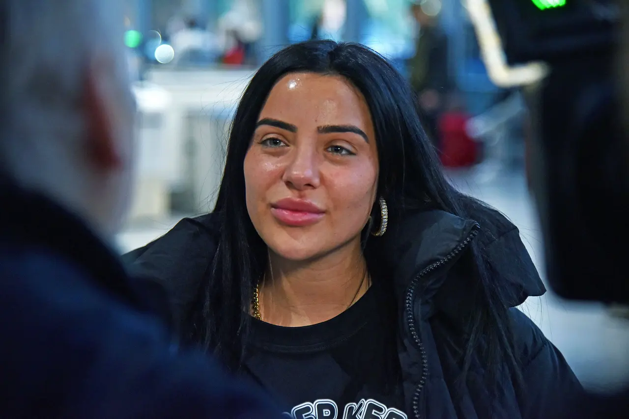 leyla lahouar morddrohungen nach promi bb imago385770075 Leyla Lahour schaut etwas ernst in die Ferne