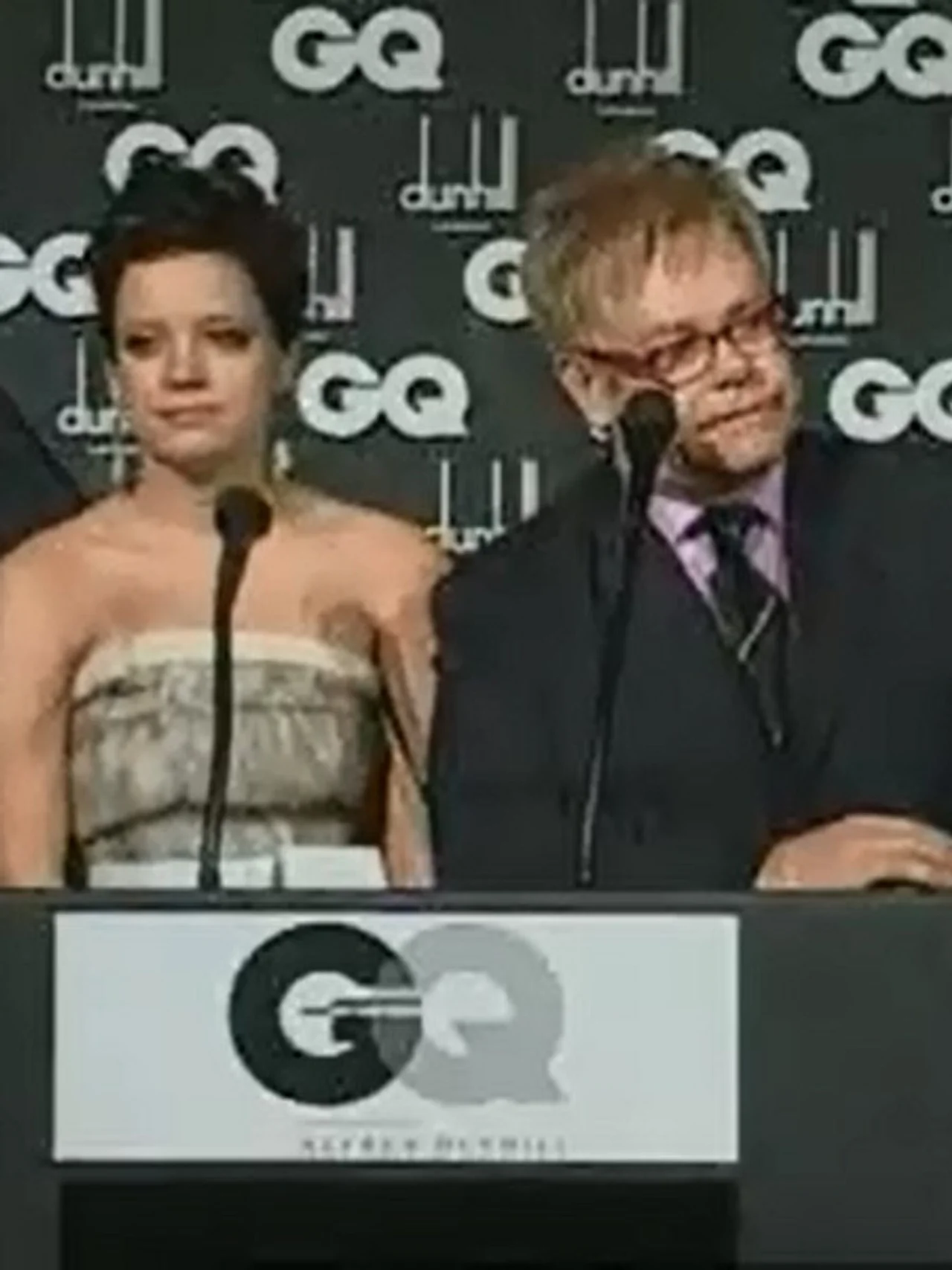Elton John und Lilly Allen Elton John und Lilly Allen - Foto: betaman002xyz / screenshot