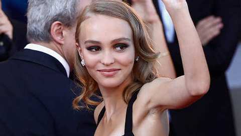 Lily-Rose Depp ist nur noch Haut und Knochen! - Foto: Getty Images