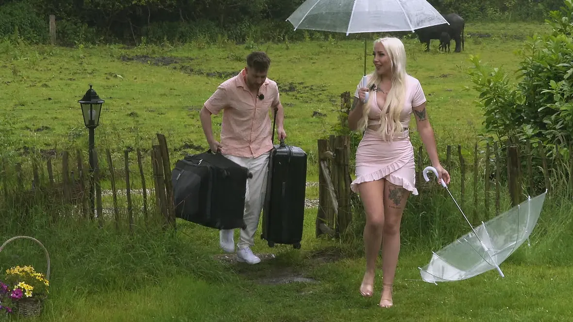 "Sommerhaus der Normalos" Folge 1 "Sommerhaus der Normalos" Folge 1