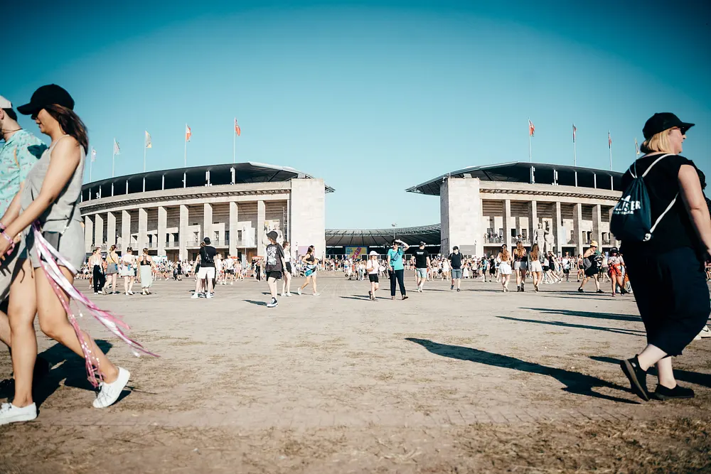 Foto vom Lollapalooza in Berlin, von außen auf das Olympiastadion Foto vom Lollapalooza in Berlin, von außen auf das Olympiastadion