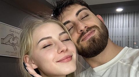 Loredana Wollny und Servet schmiegen sich glücklich aneinander - Foto: Instagram.com/loredanawollny