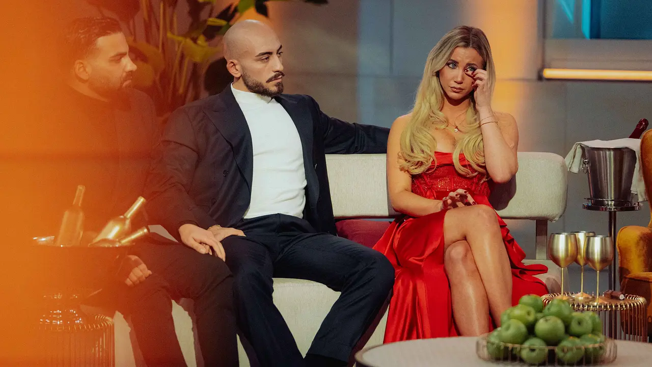 Hanni weint beim Love is Blind-Wiedersehen - Foto: Paul Hepper Hanni weint beim Love is Blind-Wiedersehen - Foto: Paul Hepper