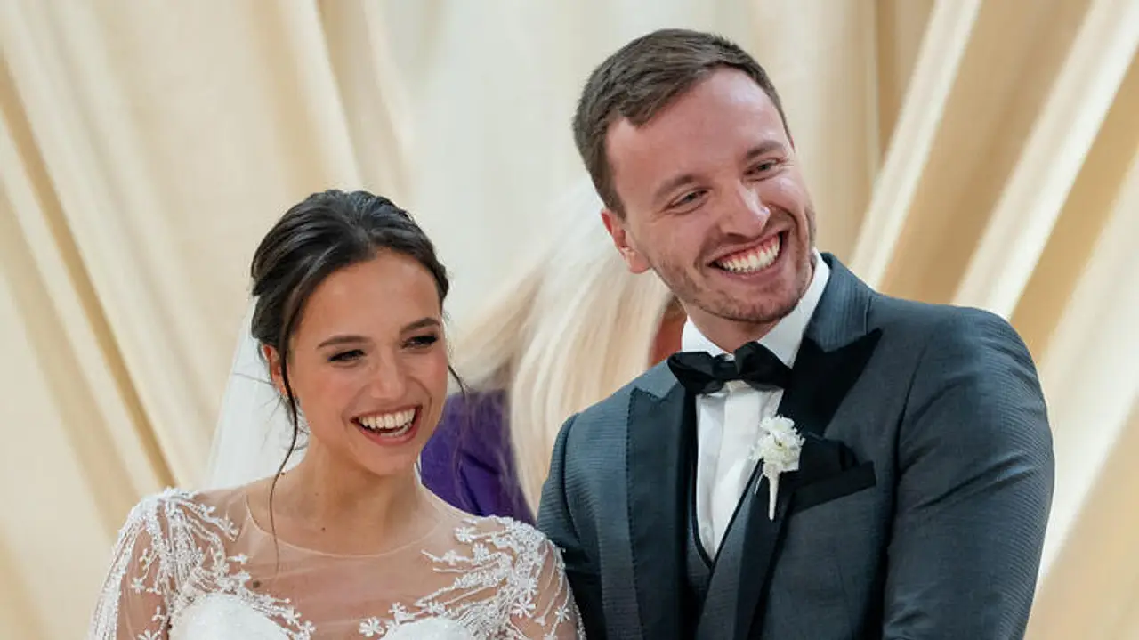 Alina und Ilias bei Love is Blind Alina und Ilias von Love is Blind bei ihrer Hochzeit - Foto: Netflix