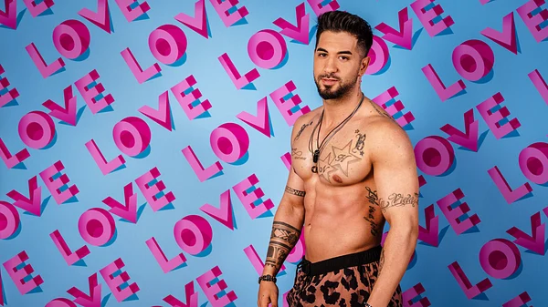 Bucci bei "Love Island"