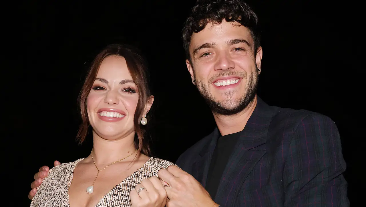 Christina und Luca Hänni Christina und Luca Hänni lächeln in die Kamera - Foto: IMAGO / Bildagentur Monn