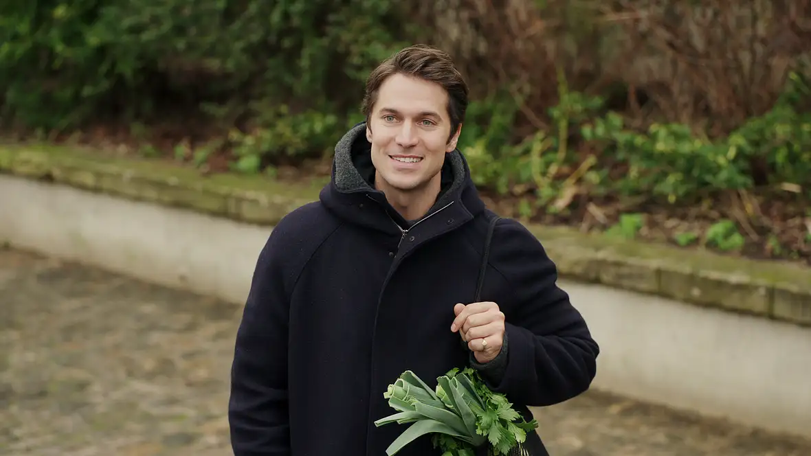 Gabriel mit Einkaufstasche