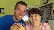 Lukas Podolski trauert um seine Oma - Foto: Instagram/@poldi_official