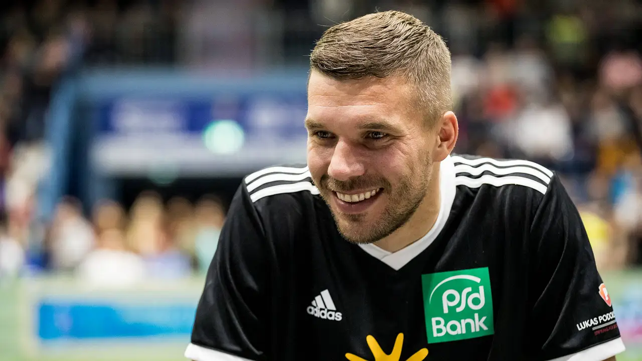 Lukas Podolski verdient beim Fußball ein Vermögen Lukas Podolski verdient beim Fußball ein Vermögen - Foto: Imago/Beautiful Sports