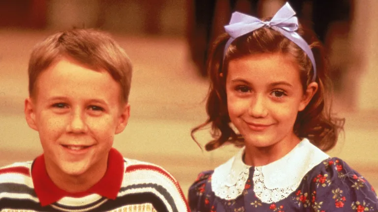 Gracie Sheffield mit ihrem Bruder Brighton in "Die Nanny"