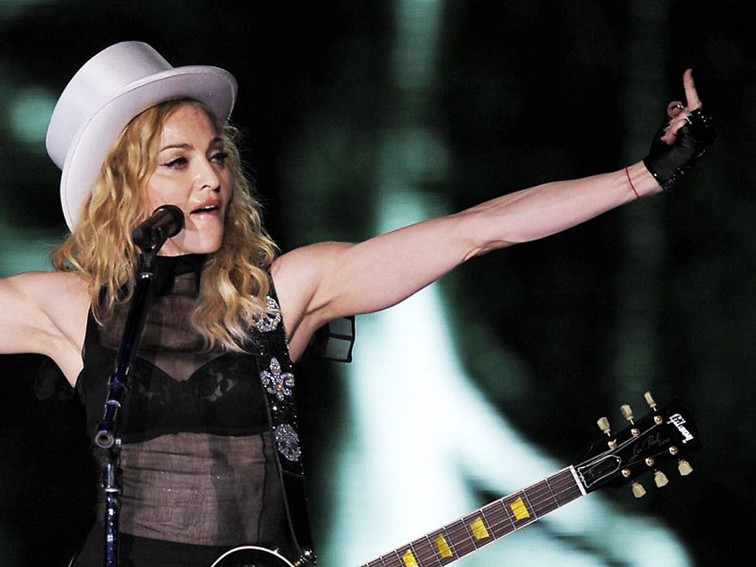 Ruhe in der Kiste! Weil Madonna beim Tanztraining in ihrer New Yorker Bude zuviel Lärm macht, wollen ihre Nachbarn jetzt gerichtlich gegen die Sängerin vorgehen. Madonna: Zu laut für die Nachbarn