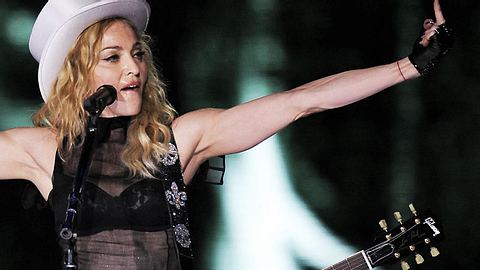Ruhe in der Kiste! Weil Madonna beim Tanztraining in ihrer New Yorker Bude zuviel Lärm macht, wollen ihre Nachbarn jetzt gerichtlich gegen die Sängerin vorgehen. Madonna: Zu laut für die Nachbarn - Foto: GettyImages