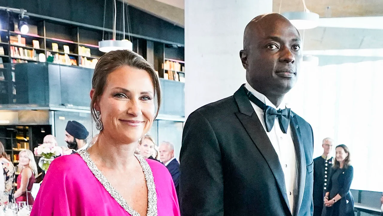 Märtha Louise und Durek Verrett Märtha Louise und Durek Verrett - Foto: LISE ASERUD/NTB/AFP via Getty Images