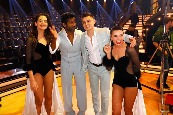 Malika Dzumaev, Biyon Kattilathu, Zsolt Sandor Cseke und Anastasia Maruster während der 17. Staffel der RTL-Show "Let's Dance" auf dem Parkett.