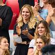 Manuel Neuers Freundin Anika Bissel bei der EM 2021 - Foto: Imago