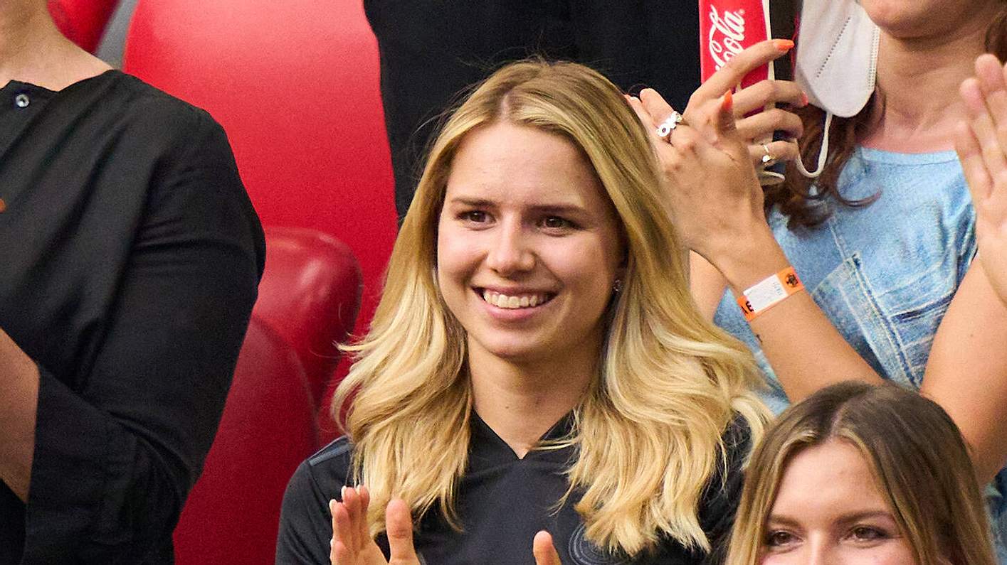 Manuel Neuers Freundin Anika Bissel bei der EM 2021