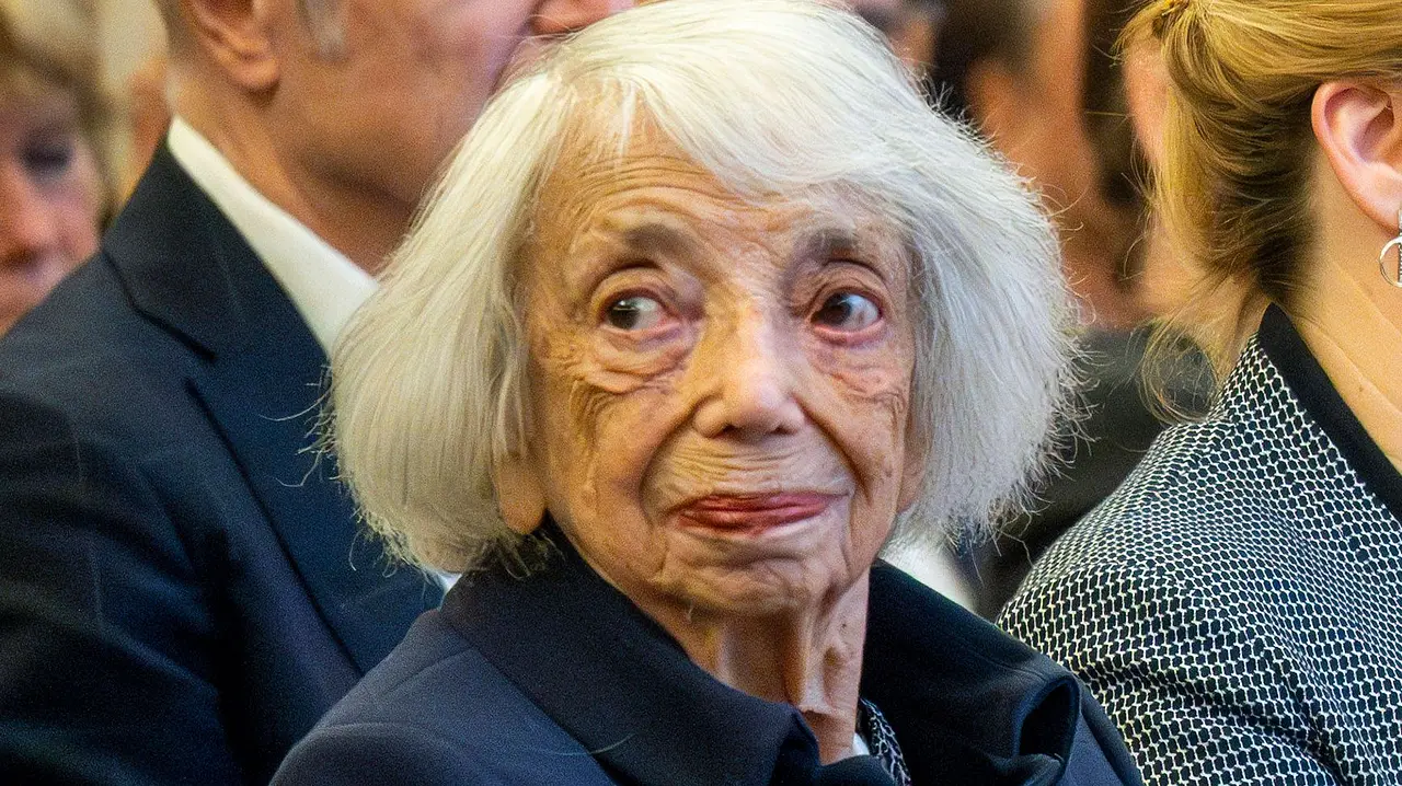 Holocaust-Überlebende Margot Friedländer Holocaust-Überlebende Margot Friedländer schaut nach links - Foto: IMAGO / Future Image