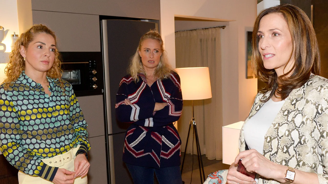 Nina (Maria Wedig) verlässt Berlin - Foto: TVNOW / Rolf Baumgartner Nina (Maria Wedig) verlässt Berlin - Foto: TVNOW / Rolf Baumgartner