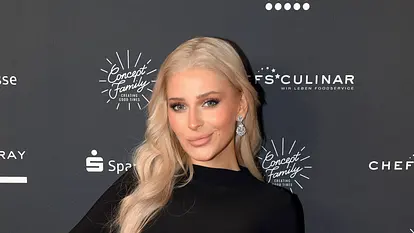 Marie Reim beim Grand Opening vom Schlager Cafe mit einem Lächeln auf dem Gesicht