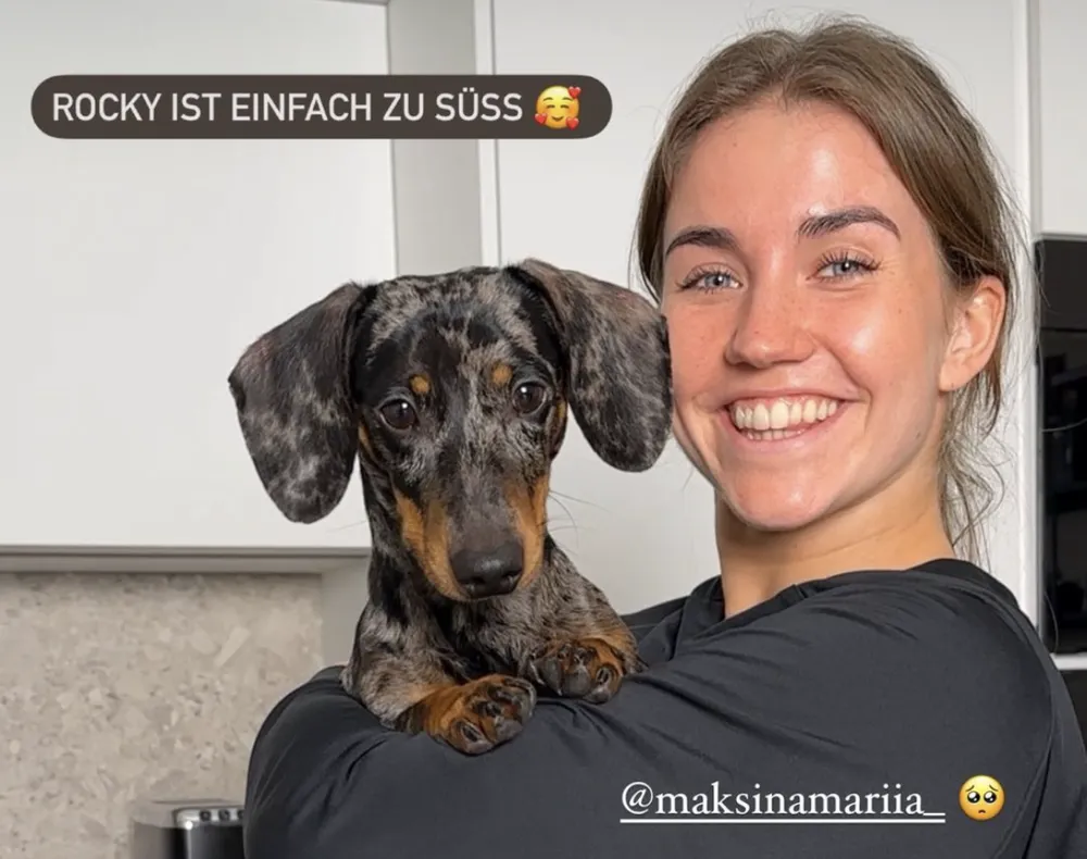 Mariia Maksina und Rocky Mariia Maksina und Rocky