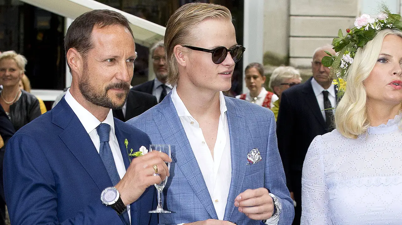 Marius Borg Hoiby und Prinz Haakon Marius Borg Hoiby und Prinz Haakon - Foto: IMAGO / PPE