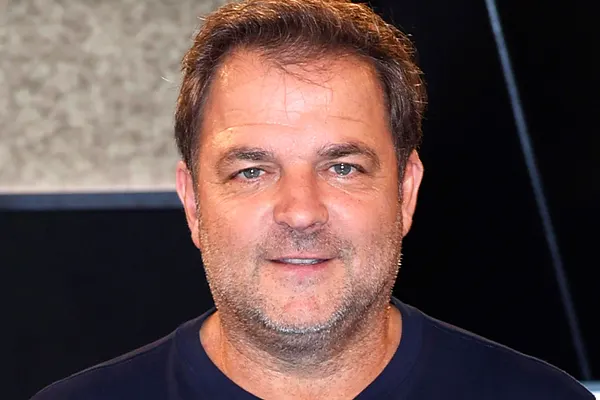 Martin Rütter lächelt in die kamera