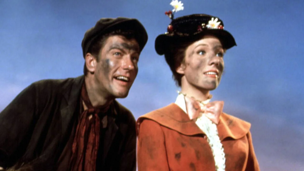 Julie Andrews und Dick Van Dyke als Mary Poppins und Schornsteinfeger Bert Kindermädchen Mary Poppins und Schornsteinfeger Bert im Disney-Film - Foto: Getty Images