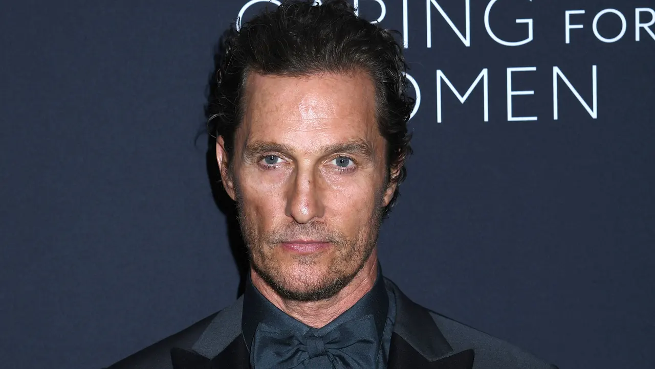 Matthew McConaugheys Salatrezept geht viral Matthew McConaughey - Foto: IMAGO / ZUMA Press Wire