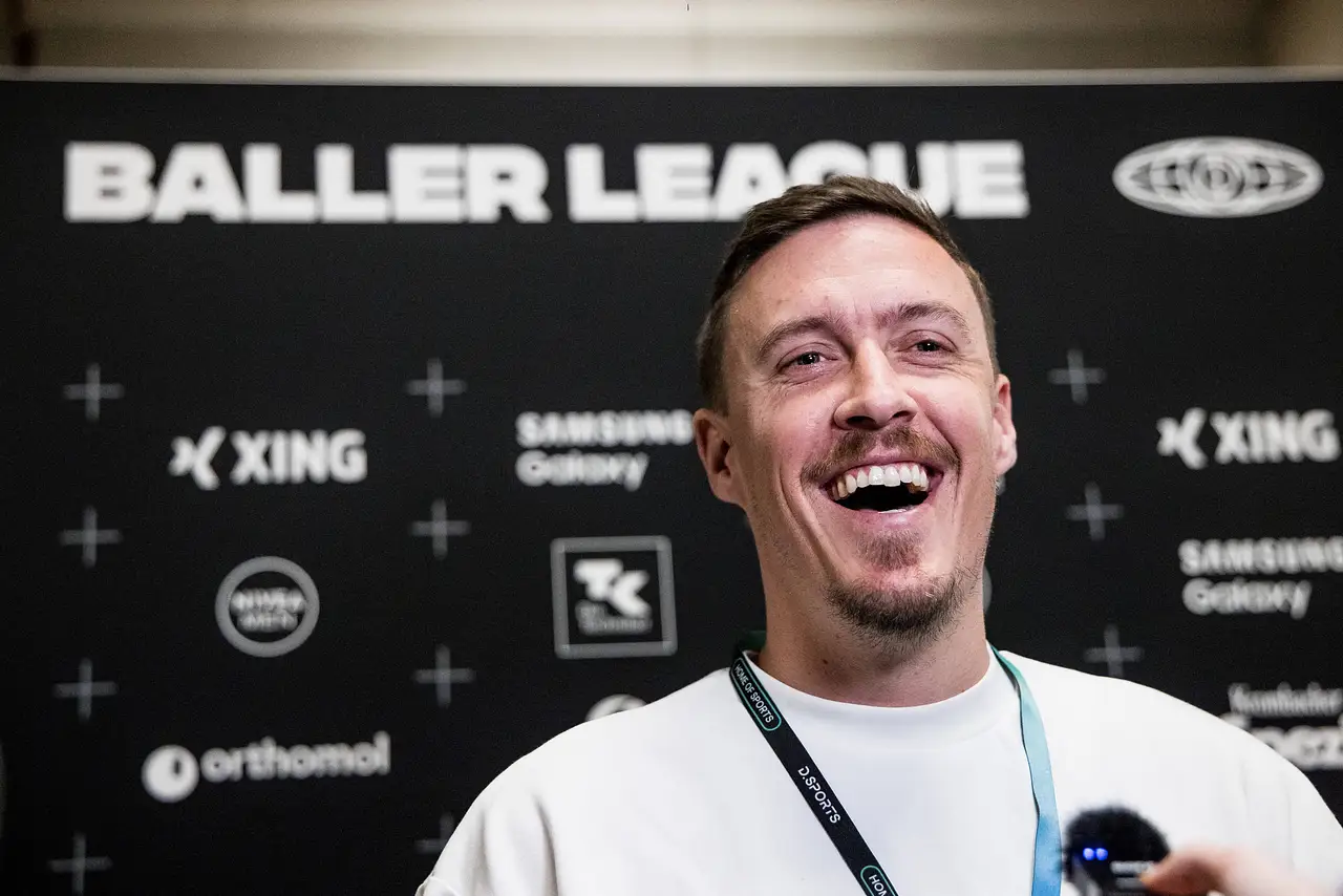 Max Kruse am lachen Max Kruse am lachen - Foto: xBEAUTIFULxSPORTS Wunderlx