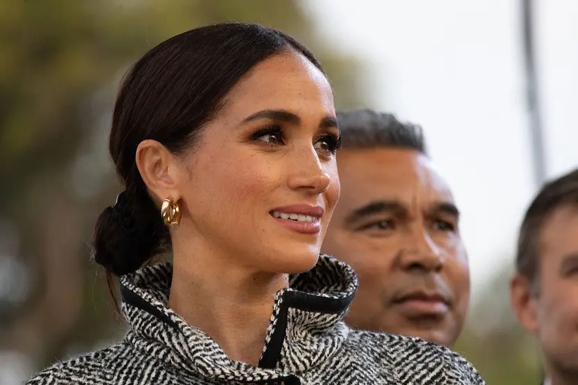 Meghan Markle guckt zur Seite