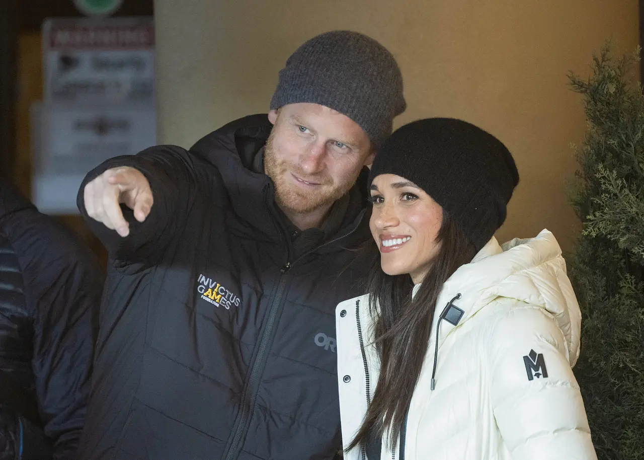 Harry und Meghan Prinz Harry und seine Meghan Arm in Arm - Foto: IMAGO / Cover-Images