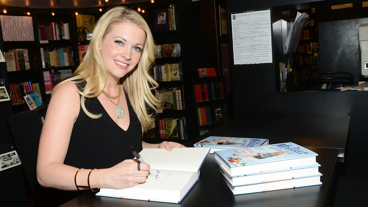 Melissa Joan Hart heute mit ihrem Buch Melissa Joan Hart heute mit ihrem Buch