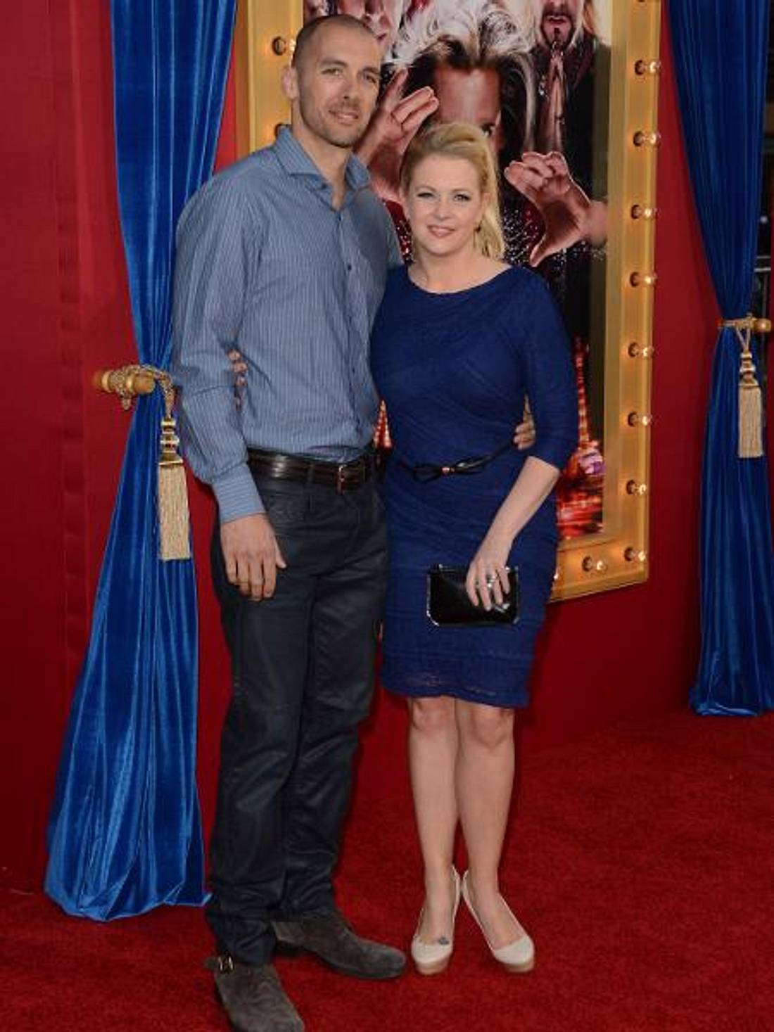 Melissa Joan Hart und Ehemann Mark Wilkerson nach überstandener Grippe auf dem roten Teppich.