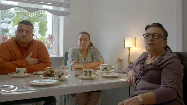 Menowin Fröhlich, Mama Silvia, Tante Kerscha