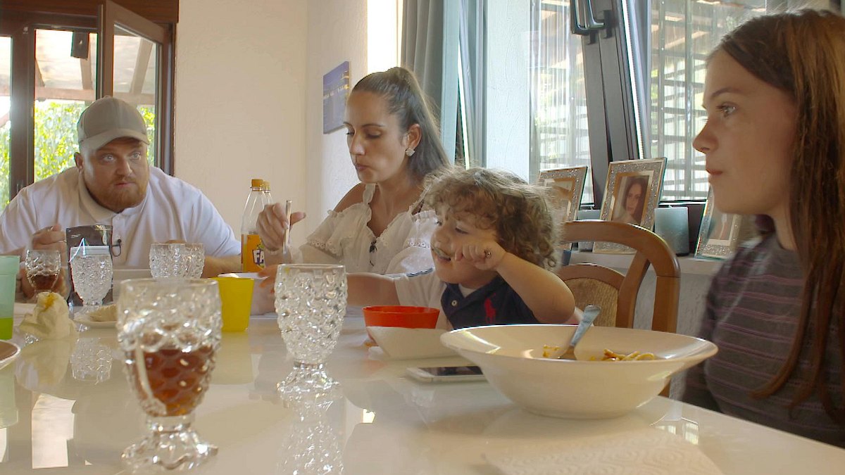 Menowin Fröhlich, Senay und die Kinder