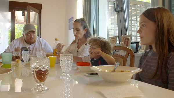 Menowin Fröhlich, Senay und die Kinder