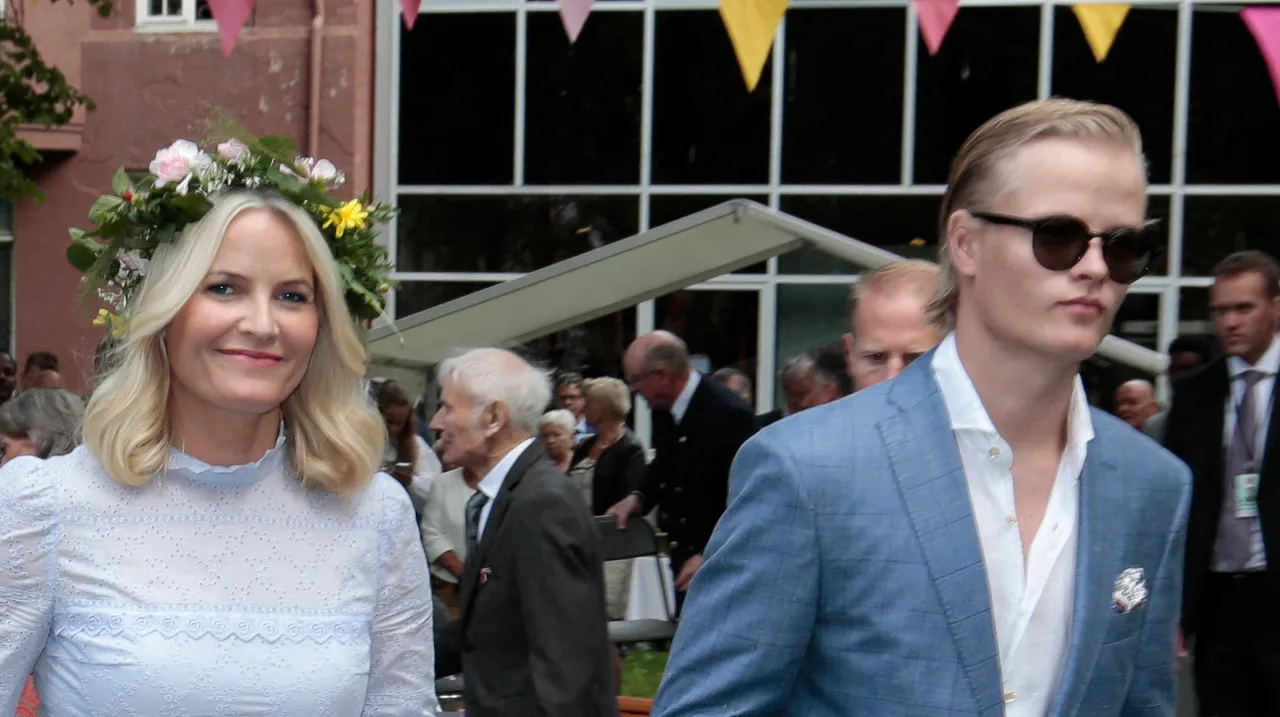 Mette-Marit und Marius Borg Hoiby Mette-Marit und Marius Borg Hoiby - Foto: LISE ASERUD / Kontributor