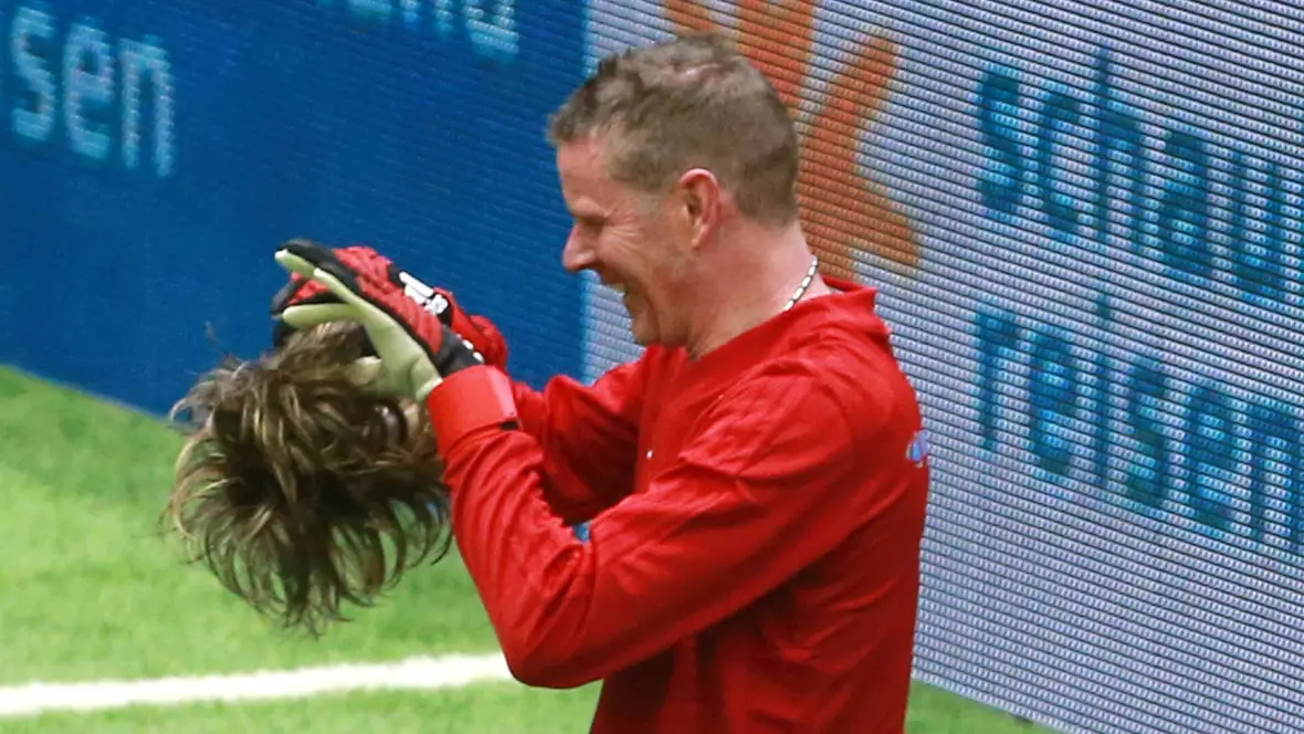 Mickie Krause ohne Perücke beim Fußball Mickie Krause ohne Perücke beim Fußball
