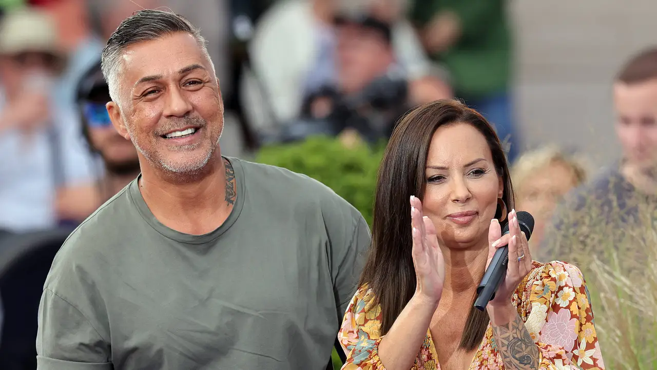 Mike Leon Grosch und Daniela Mike Leon Grosch und Daniela - Foto: IMAGO / Bildagentur Monn