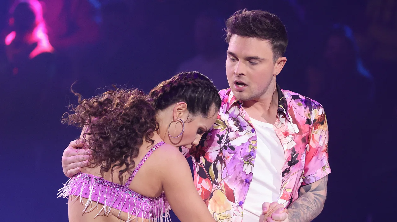 Mike Singer bei "Let's Dance" Mike Singer bei Lets Dance - Foto: Andreas Rentz/Getty Images