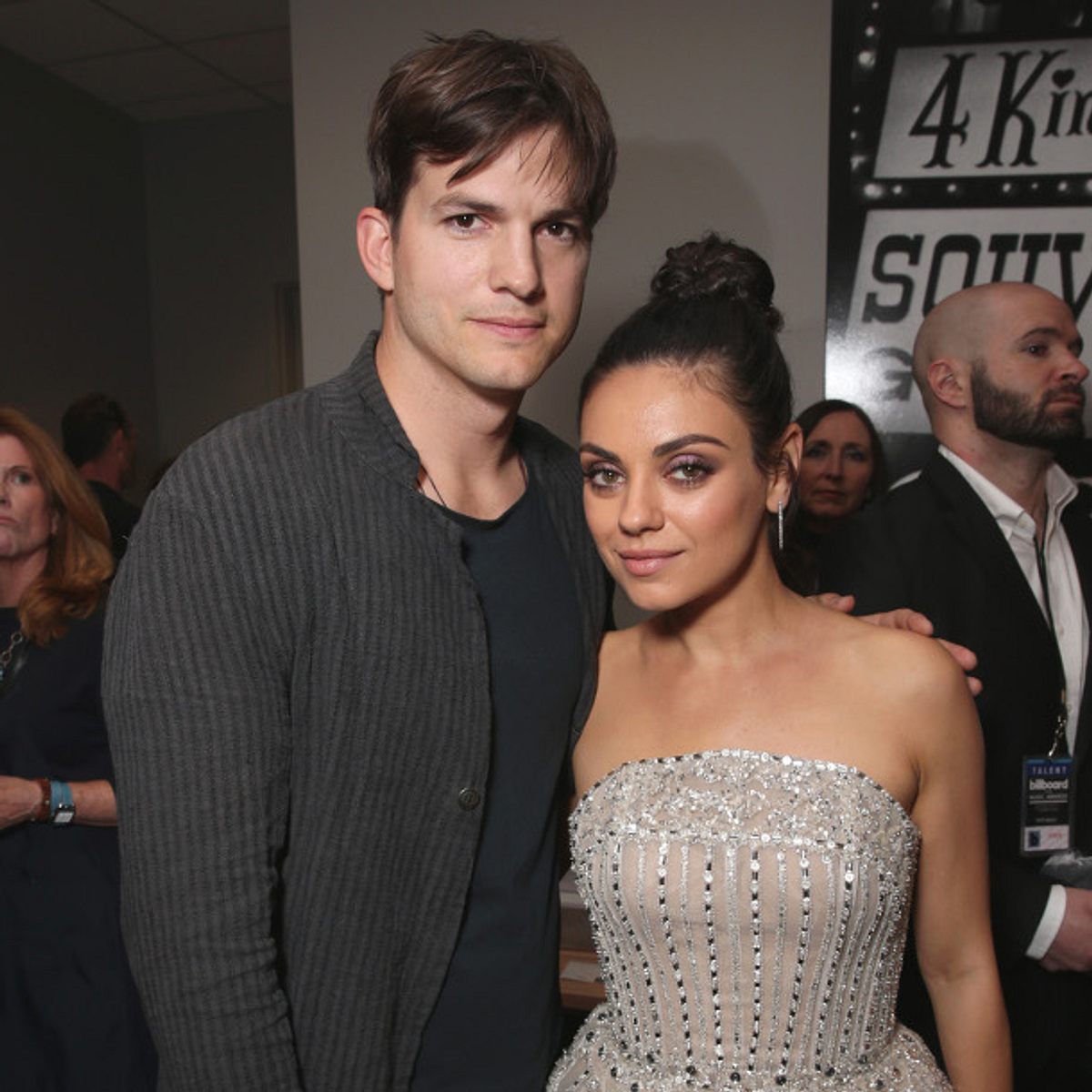 Mila Kunis & Ashton Kutcher lassen ihre Tochter regelmäßig Wein trinken