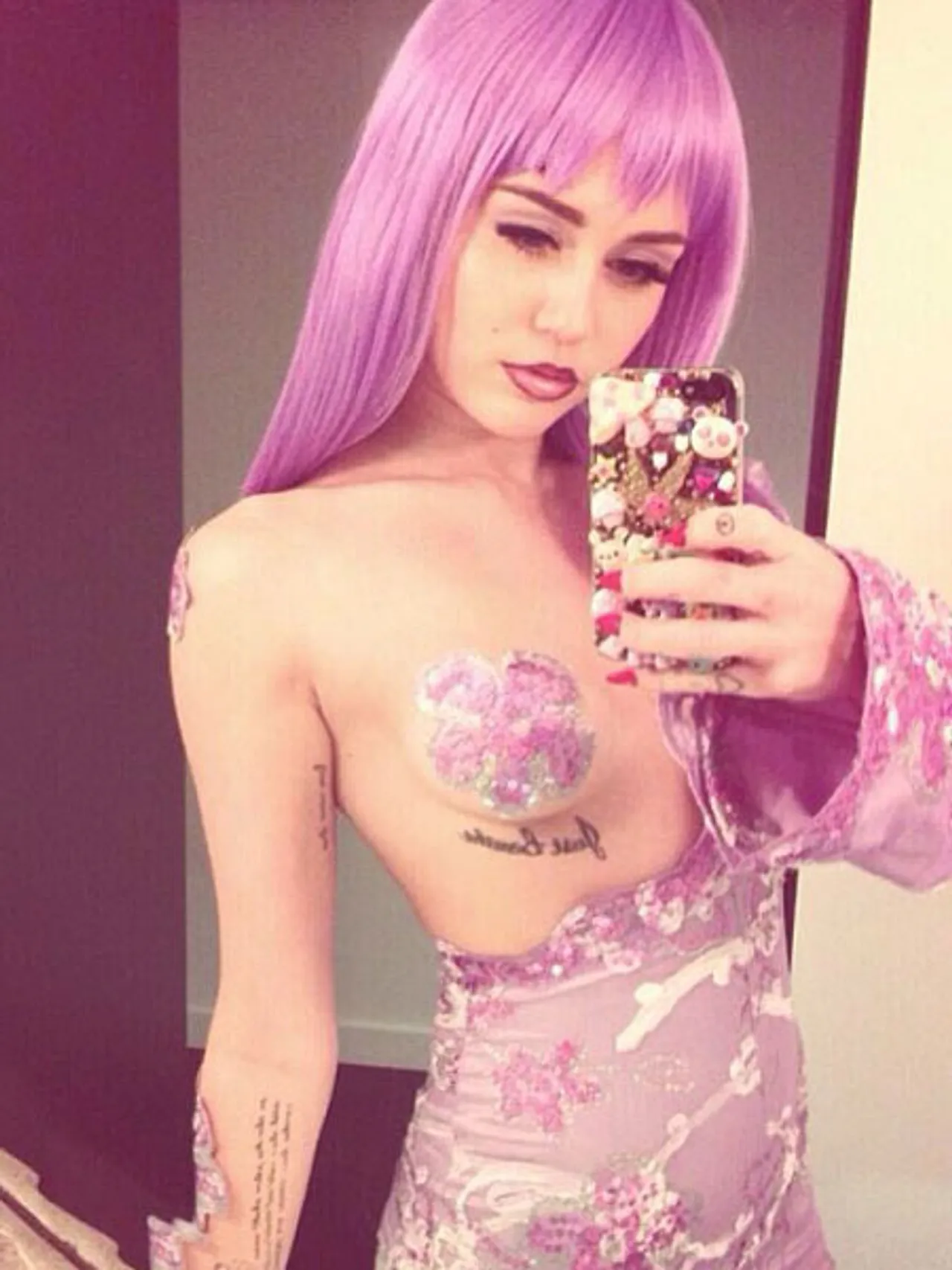 Miley Cyrus soll Halloween mit Benji Madden geknutscht haben Miley Cyrus soll Halloween mit Benji Madden geknutscht haben - Foto: Instagram