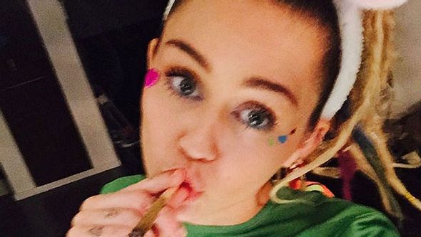 Miley Cyrus Joint - Foto: Instagram / Miley Cyrus