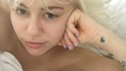 So schön ungeschminkt! Miley Cyrus zeigt sich oben ohne - Foto: Instagram / Miley Cyrus