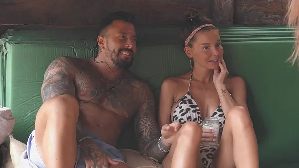Mischa Mayer und Adela Smajic flirten bei "Promi Big Brother"